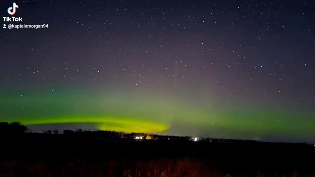 Tuesday Morning Northern Lights Show At Grafton, ND iNewZ